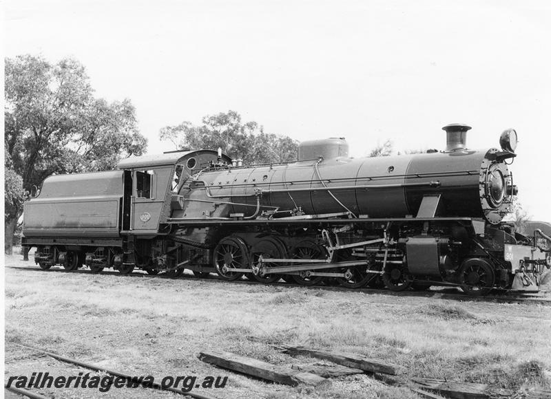 P00024
W class 901, side and front view, as new 
