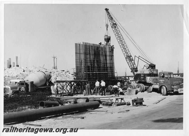P00121
84 of 98 images showing views and aspects of the construction of the steel girder bridge with concrete pylons across the Swan River at North Fremantle.
