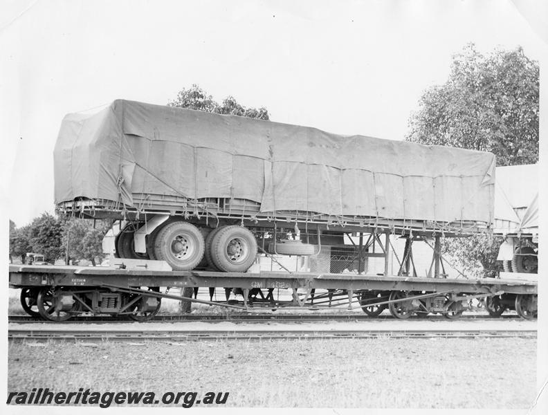 P00269
QM class 9402 with a load of semi trailer, end and side view 

