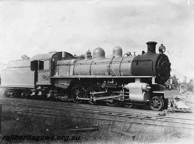 P00323
P class 451 (renumbered P class 511 on 28.3.1947). when new in black and grey livery, same as P5364
