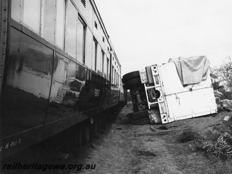P00393
AH class carriage, trailer on its side, derailment of 