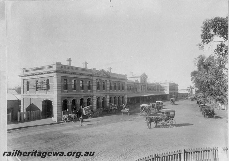 P00508
Station building, Perth Station forecourt, horse and buggies in the forecourt, view from the street looking east
