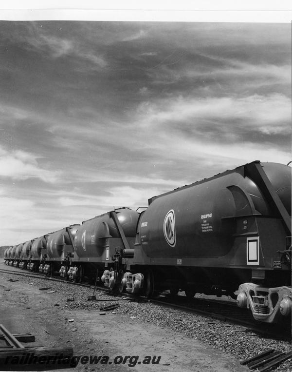 P00847
WN class nickel wagons, nine wagons, side and end view
