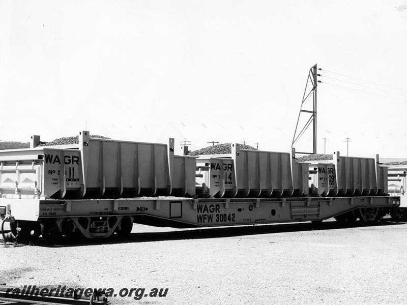 P00896
WFW class 30042, standard gauge flat wagon,(later reclassified to WFDY), with three iron ore containers on board, end and side view
