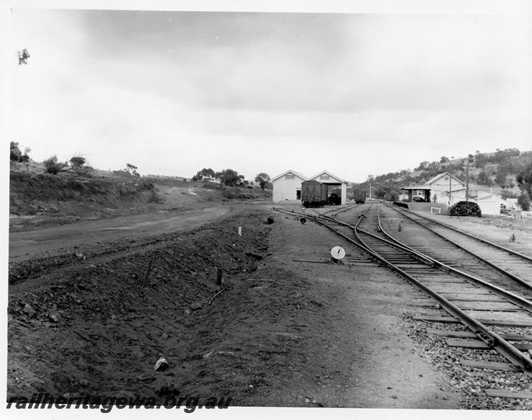 P00931
Station buildings, goods shed, yard, Toodyay, looking west, Standard Gauge formation under construction
