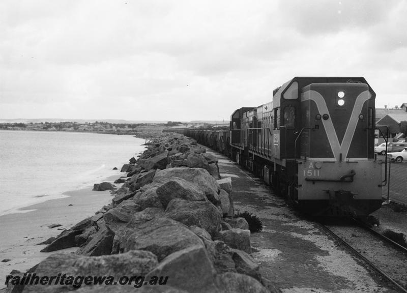 P00940
A class 1511 double heading with another A class, Geraldton foreshore, NR line, iron ore train
