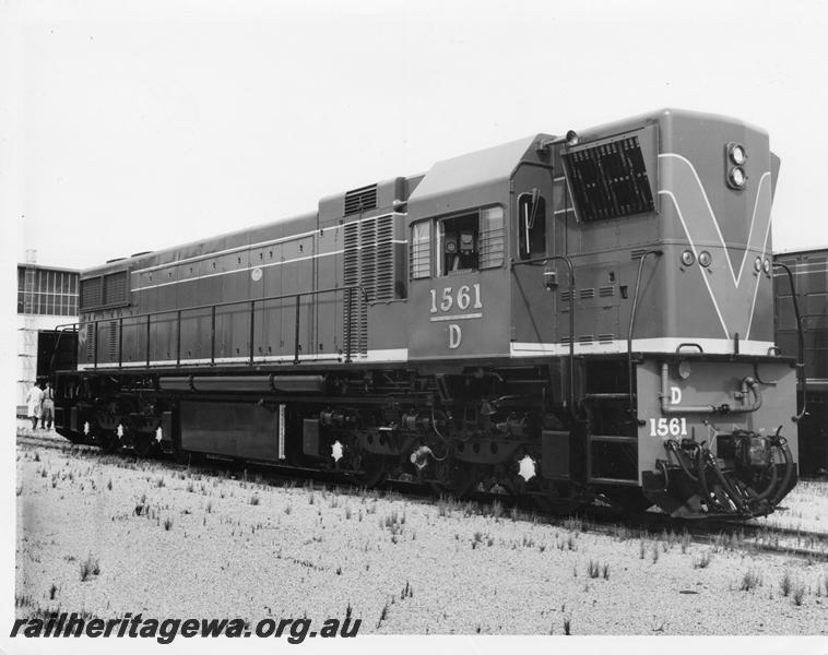 P00942
D class 1561, side and front view.
