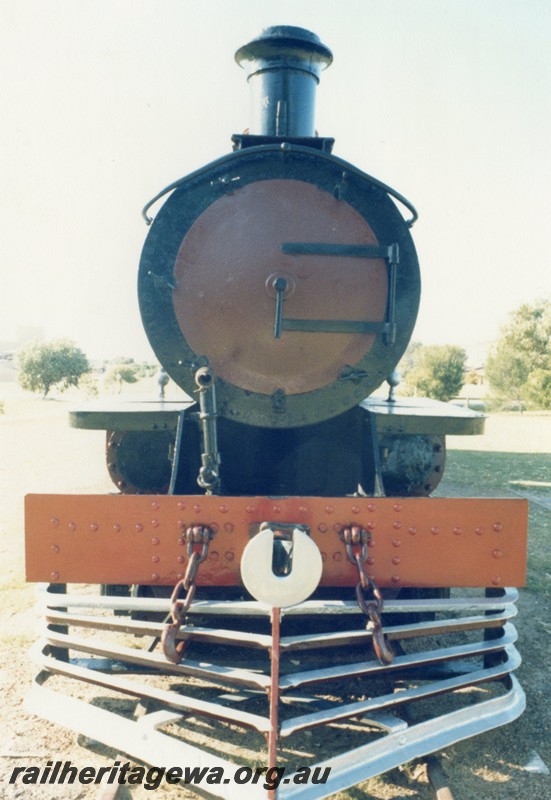 P01039
MRWA loco B class 6, Geraldton, front view, on display
