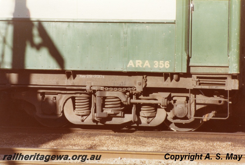 P01121
ARA class 356 carriage, bogie detail, side view, Perth, ER line.
