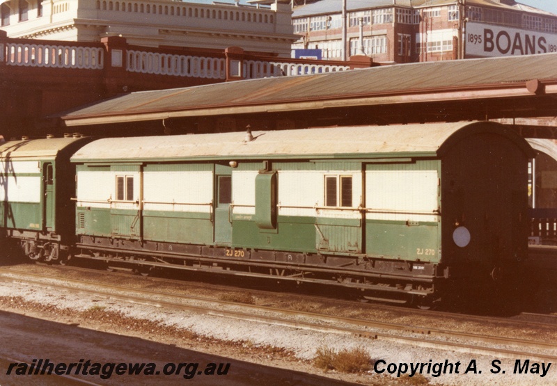 P01122
ZJ class 270 brakevan, cream and green livery, side and end view, Perth, ER line.
