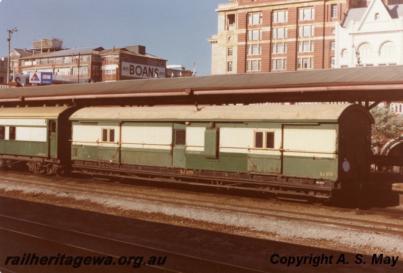 P01124
ZJ class 270 brakevan, cream and green livery, side and end view, Perth, ER line.
