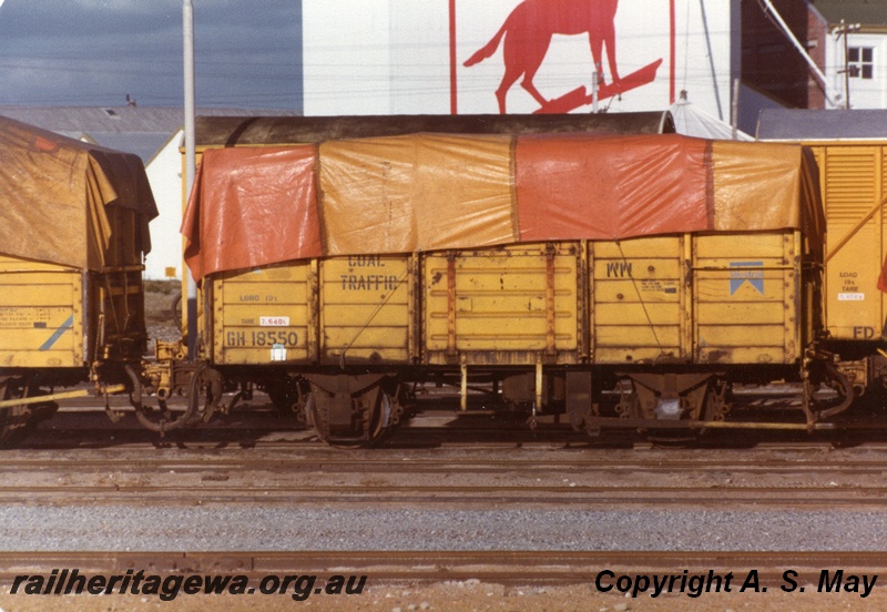 P01125
GH class 18530 wagon, with tarpaulin, 