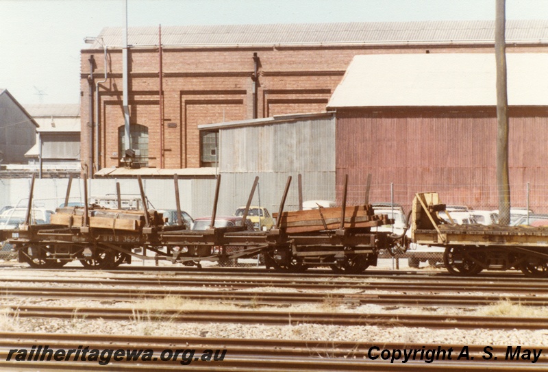 P01153
QBB class 3624 bolster wagon with load of wood, side view, Midland ER line.
