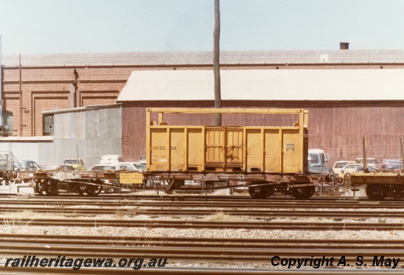 P01154
QA class 9362 flat wagon loaded with container COE class 5534, side view, Midland, ER line.
