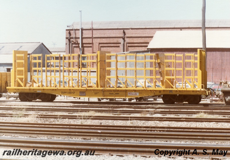 P01155
QUW class 25013 wool bale wagon, yellow livery, side view, Midland, ER line.
