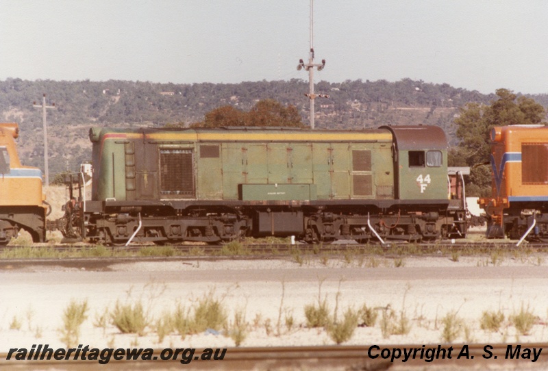 P01169
F class 44 diesel locomotive, green livery, side view, Forrestfield.
