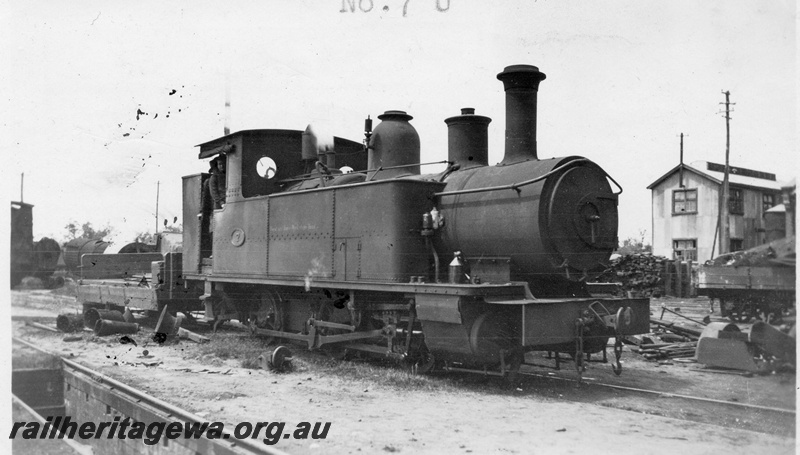 P01632
U class 7, 0-6-0T crane loco but with the crane removed, side and front view. 
