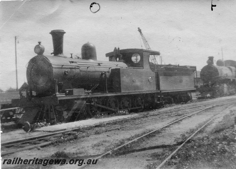 P01670
O class loco, front and side view, F class loco front and partial side view, c1920

