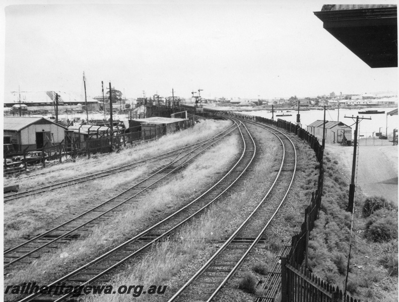 P01727
Fremantle yard, ER line, looking towards Perth, showing temporary single line to North Fremantle for bridge renewal.
