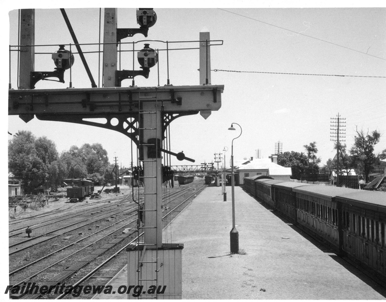 P01749
Gantry signals, bracket signal on platform, suburban passenger train in east dock, Midland Junction station, ER line, view from 