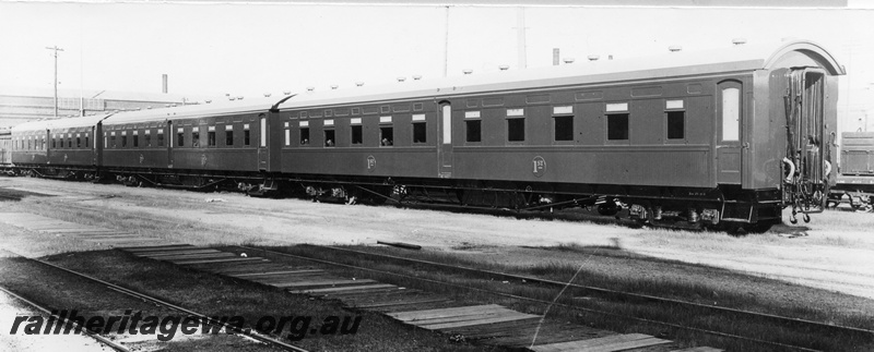 P01837
AZ class 442 and two other AZ class first class sleeping carriages, Midland Workshops, as new
