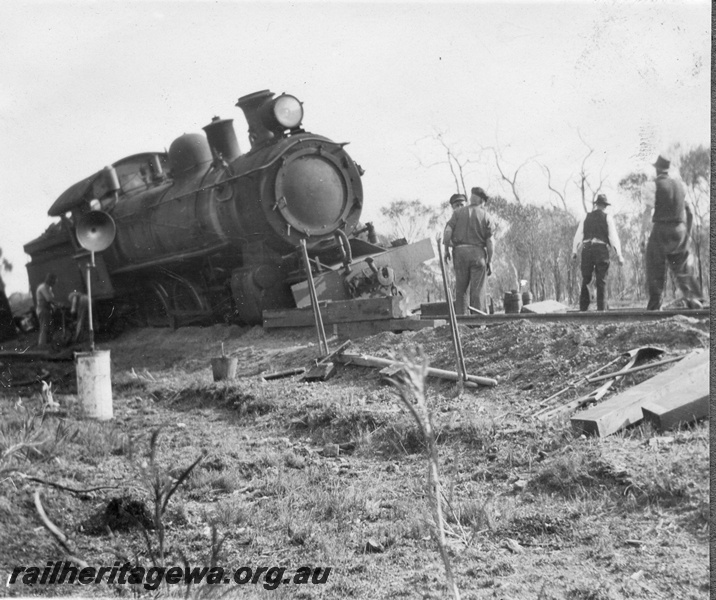 P01980
Derailment of  an E class locomotive at Boundain, NWM line, side and front view, a portable acetylene flood light in the view. Date of derailment 21/7/1941.
