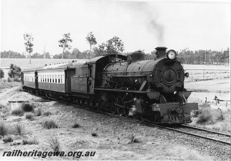 P02202
1 of 3 views of W class 916 on WA Division's Outing Committee Special (ARHS tour train), between Collie and Brunswick Junction, BN line
