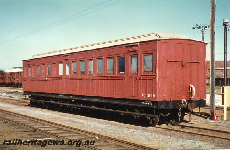 P02208
VC class 2100, brown livery, side and end view.

