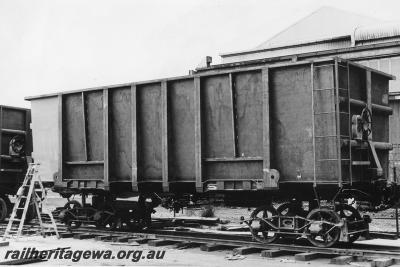 P02353
Iron ore wagon on narrow gauge 4'6