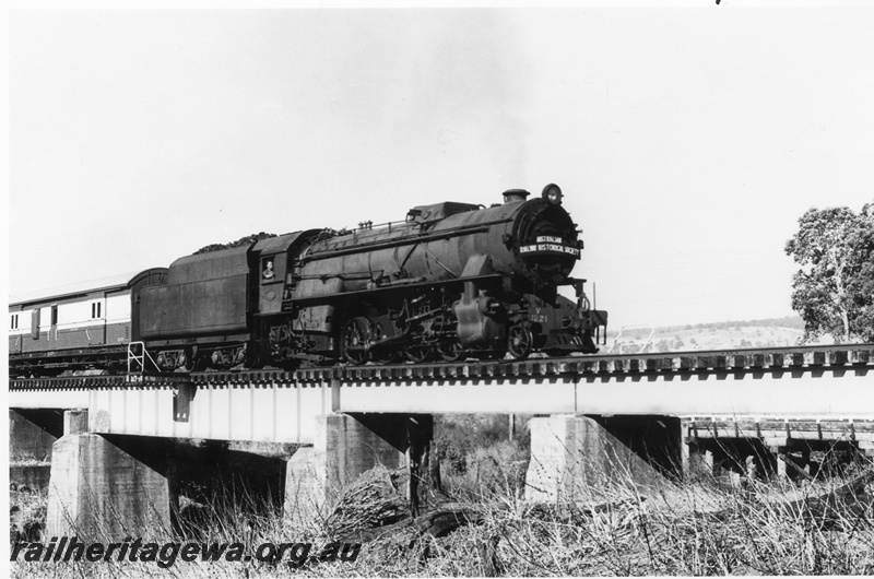 P02445
7 of 7 views V class 1221, steel girder bridge, Serpentine, SWR line, on ARHS tour train
