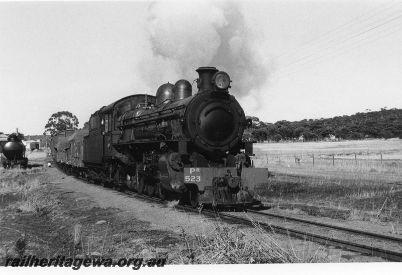 P02532
PR class 523 steam locomotive, hauling a goods train leaving Wickepin, side and front view, NWM line.

