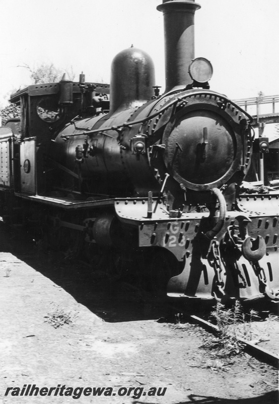 P02657
G class 123 steam locomotive, side and front view, Bunbury, SWR line.

