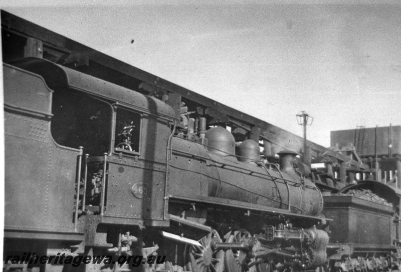 P02675
P class 463 steam locomotive, later renumbered to 516, side view, at coal stage, cast iron water tank on tank stand, Kalgoorlie, EGR line.
