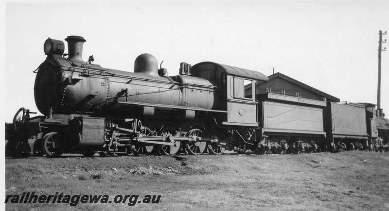 P02977
F class 358 steam locomotive, side view, Midland, ER line, c1940s.
