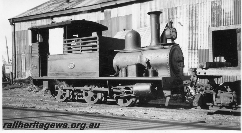 P02979
H class 18 steam locomotive, side view, Fremantle, c1940s.
