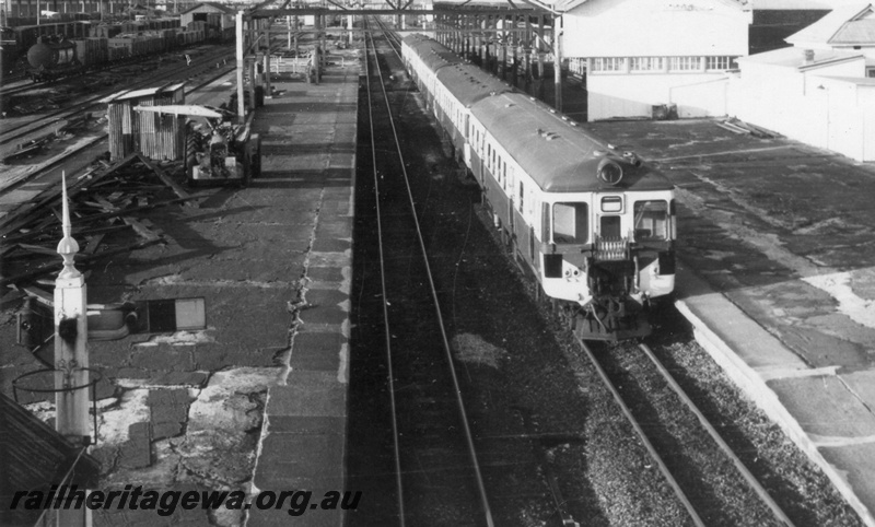 P03105
ADX class railcar, Fremantle, ER line, station roof being demolished
