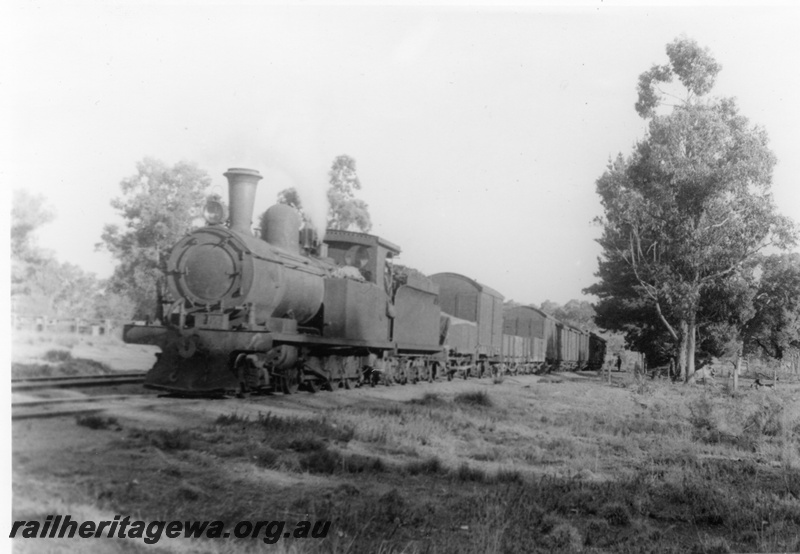 P03179
O class steam locomotive, front and side view, goods train, Asplin, DK line.
