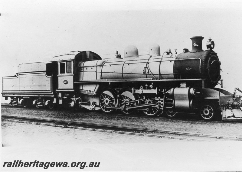 P03205
P class 443 steam locomotive, side and front view, in builders grey livery, c1924.
