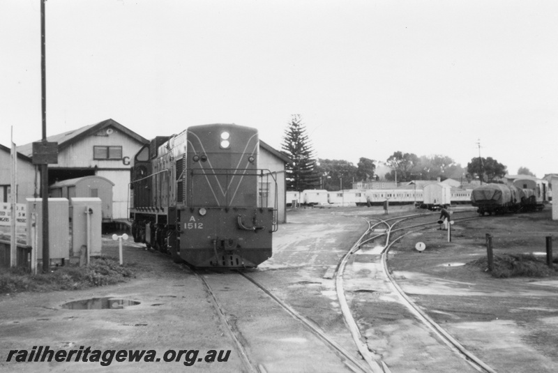P03322
A class 1512, goods shed, yard, Esperance, CE line, end view of loco.
