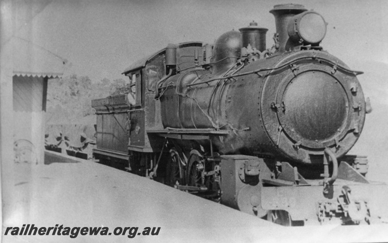 P03340
E class 330 steam locomotive, side and front view, goods train.
