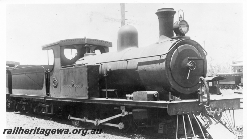 P03422
O class 93 steam locomotive, side and front view. Same as P2825.
