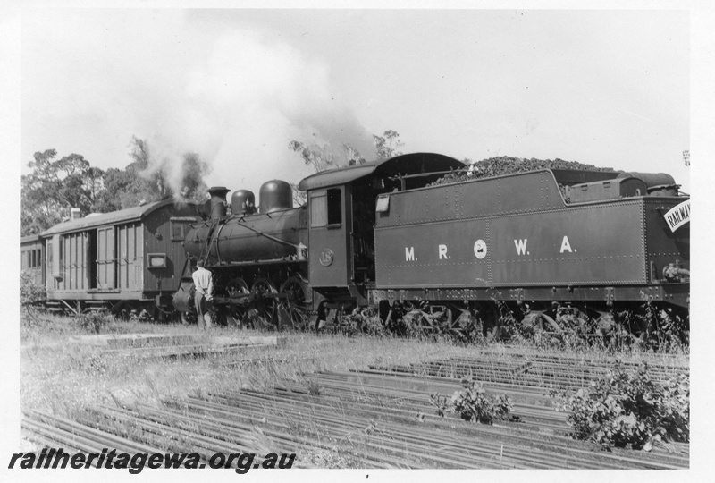 P03425
MRWA C class 18 steam locomotive, brakevan, side view, Mooliabeenie, MR line.
