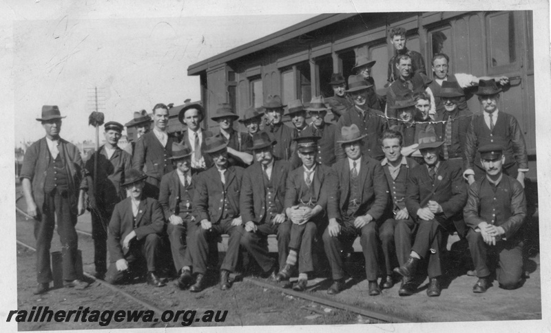 P03496
AD class carriage, group of railway employees posing in front of the carriage
