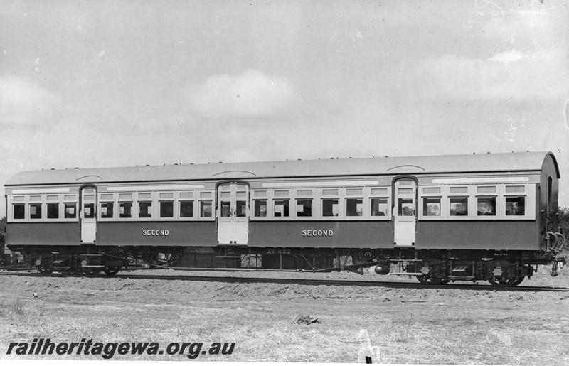 P03526
AY Class 452 second class passenger carriage painted in green and cream livery c1940s
