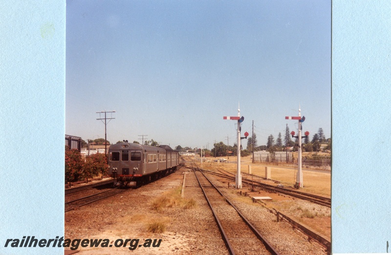 P03539
ADB/ADK class railcar set, two signals with shunting dollies, Cottesloe, looking south.
