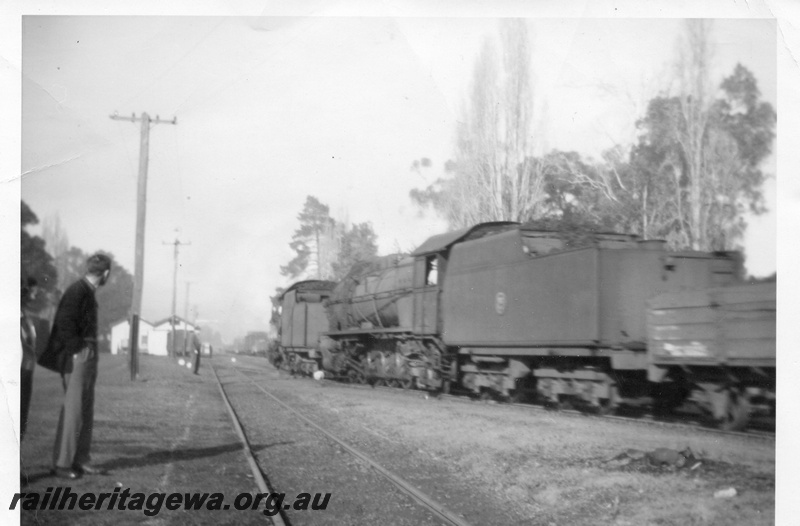 P03552
Two S class locomotives double heading in Bridgetown yard, end view, PP line, c1960s.
