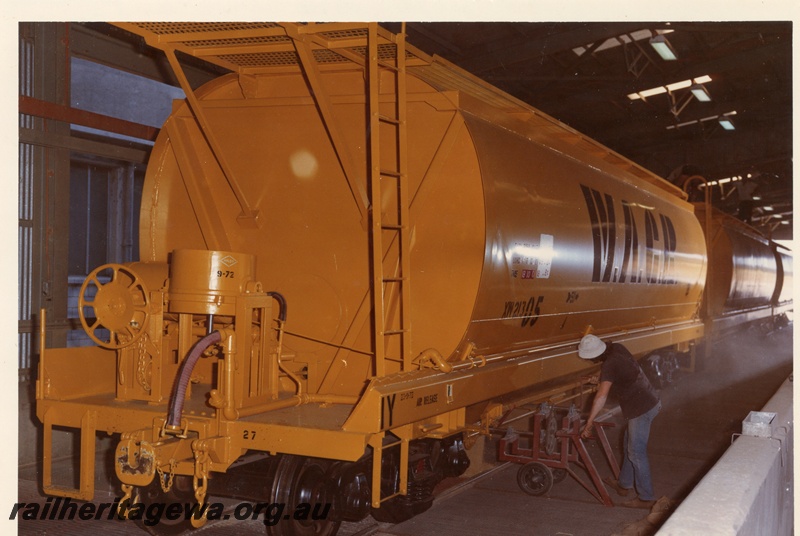 P03738
XW class 21305, worker beside wheat hopper wagon, end and side view
