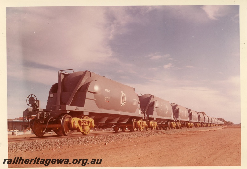 P03950
WMC (Western Mining Company) WN class standard gauge nickel concentrate tankers in as new condition, end view.
