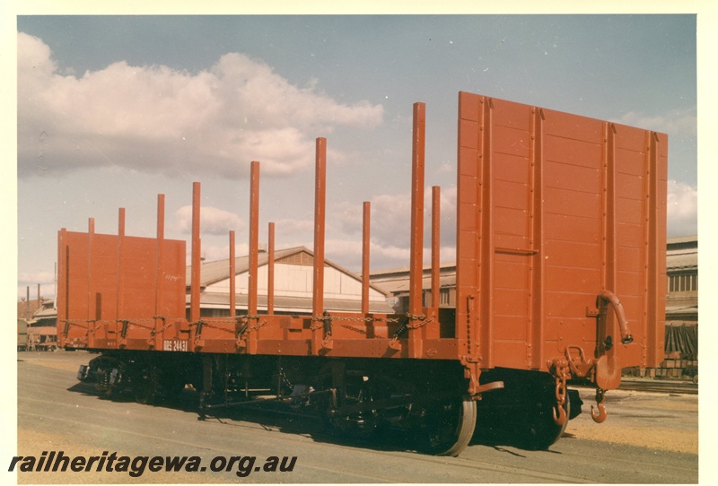 P03954
QRS class 24431 timber wagon, side and end view.
