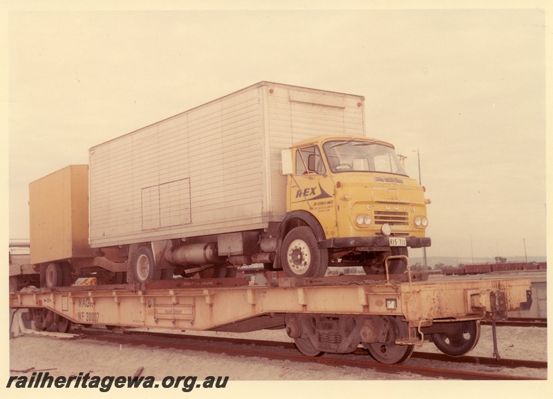 P03955
WF class 30007 flat top wagon,(later reclassified to WFDY), loaded with a truck, side and end view.

